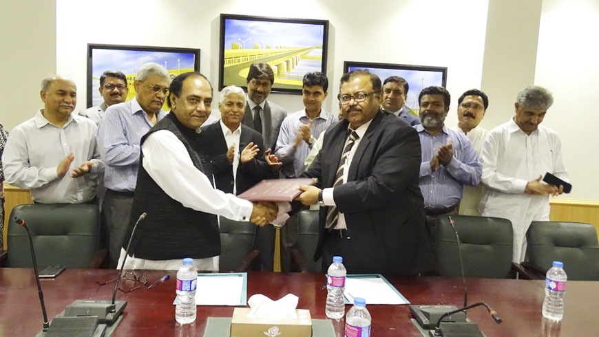 Water Center of MUET and Irrigation Department sign MoU of Rs. 41 Million